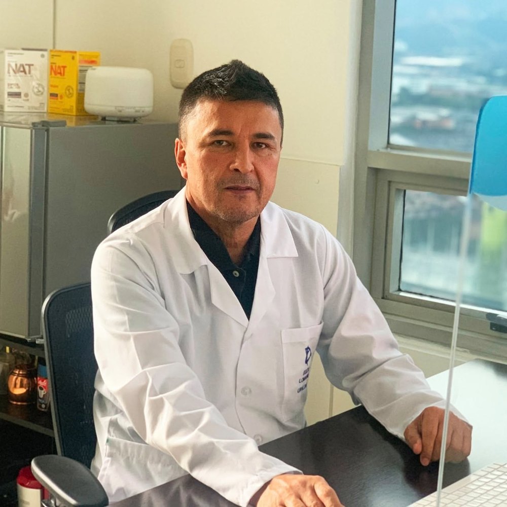 Dr. Carlos Alberto Londoño Martínez, urólogo oncólogo en Medellín